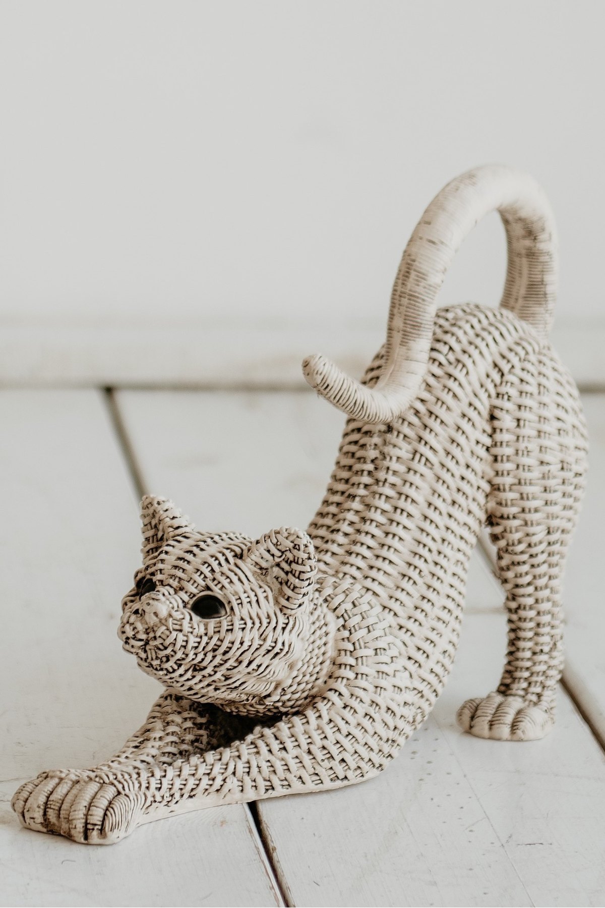 Cute cat figurine Straw patterned cream tumbled