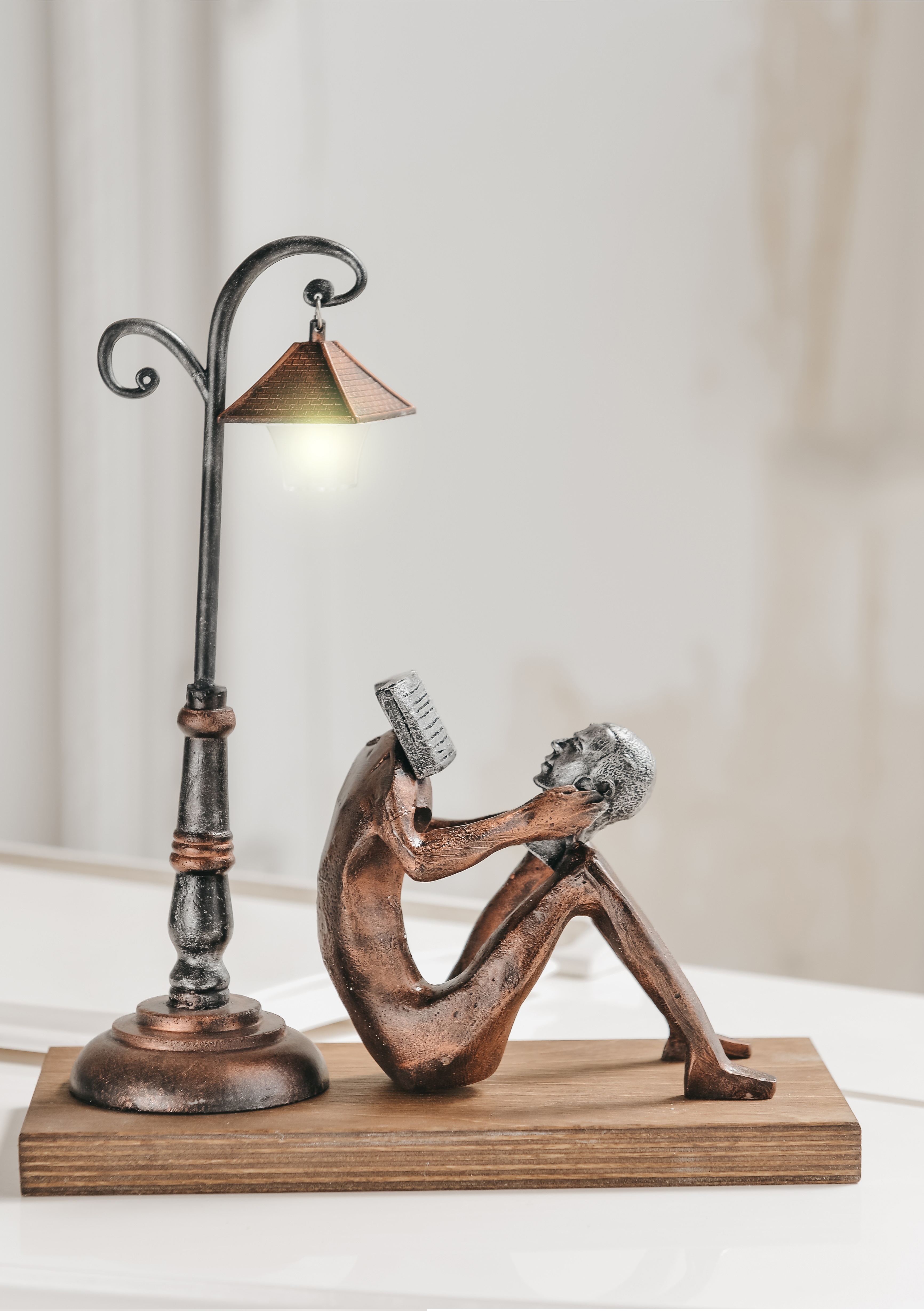 Self Reading Human Street Lamp (Special Design) Trinket Decorative Figure copper gold tumbled